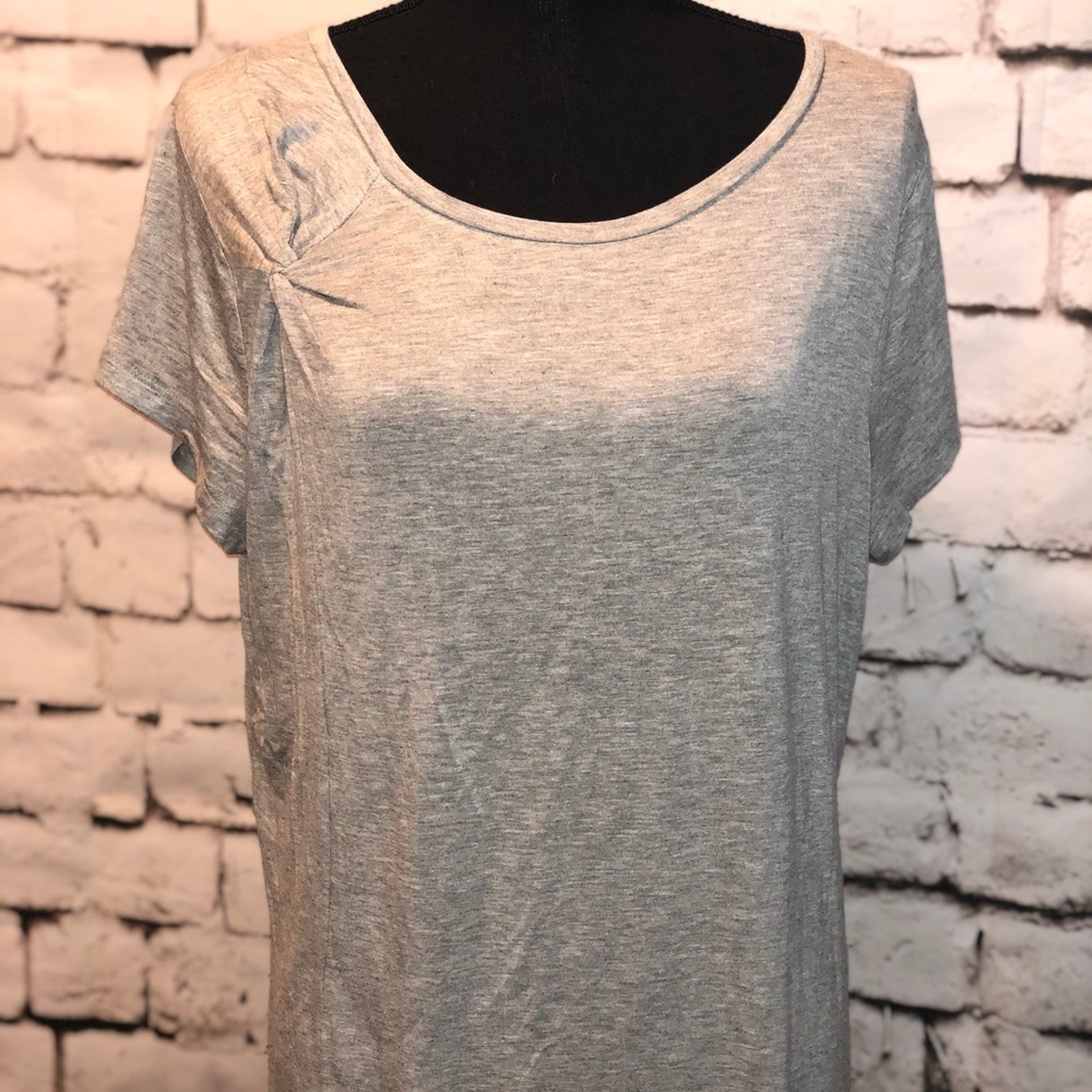 NWOT Woman’s Simply Vera Top